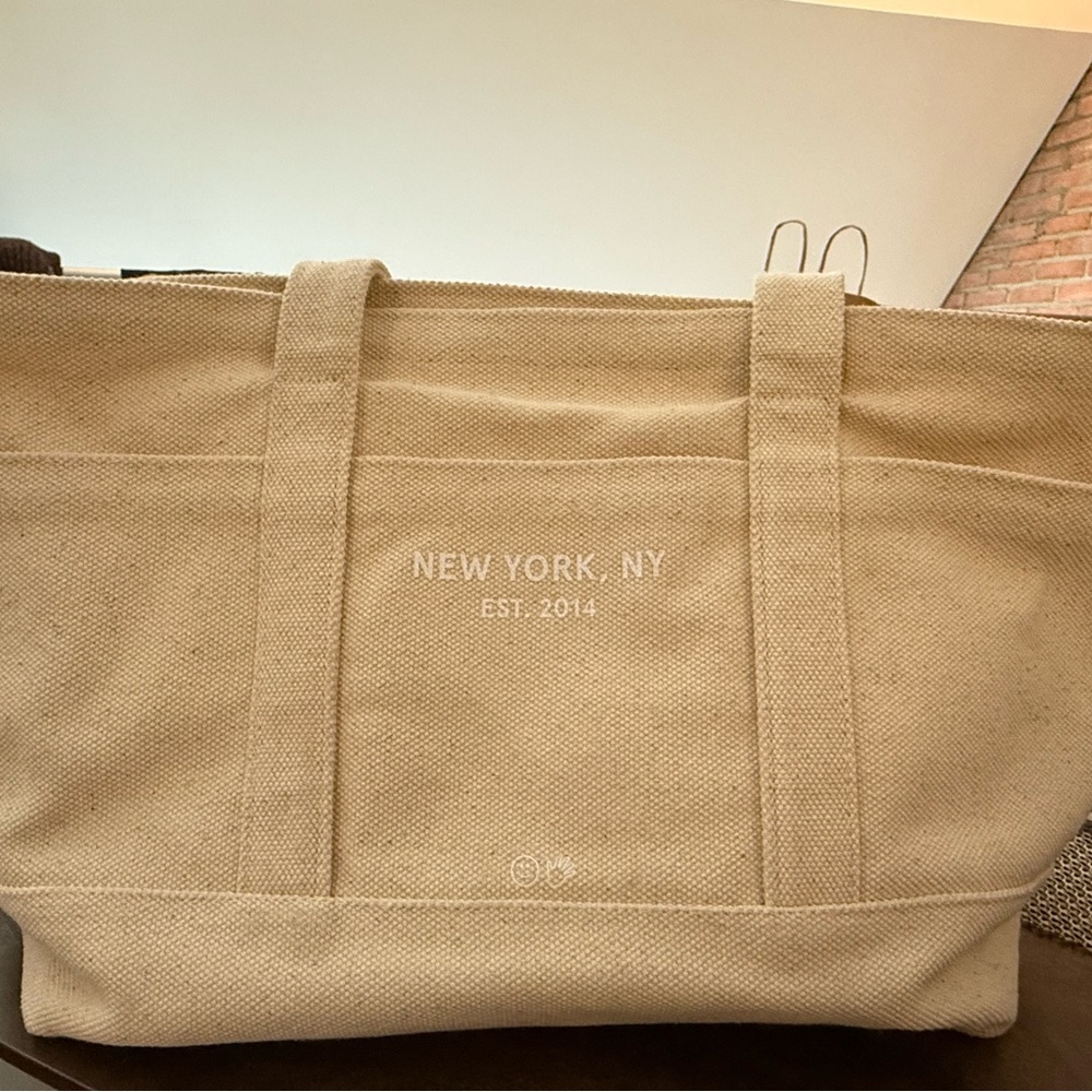 Glossier Cream Tote and Cap Set - Picture 2 of 3